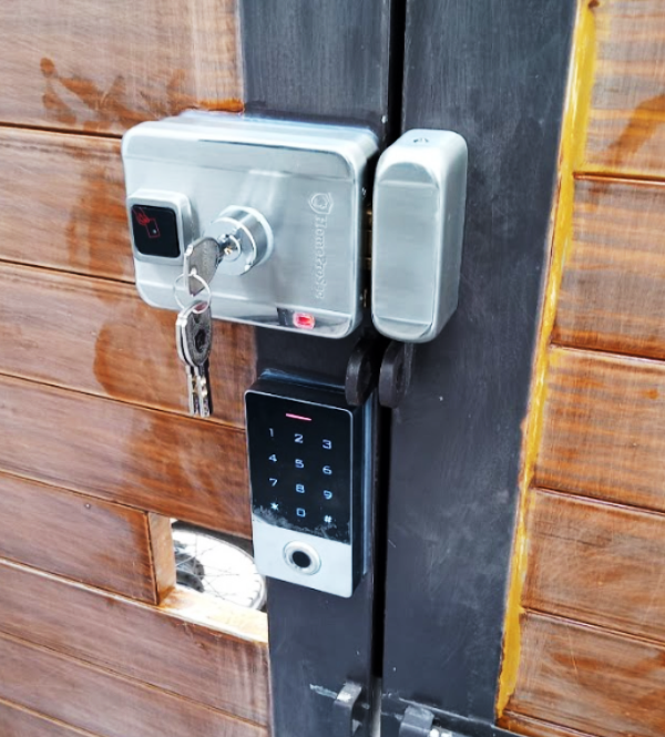 Khóa cổng vân tay là khóa như thế nào?