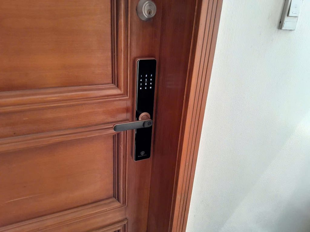 Lắp bộ khóa vân tay cửa gỗ HPS- 3325B / 3326 TT cho chú Thông