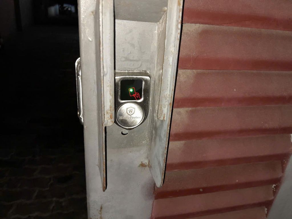 Lắp đặt bộ khóa vân tay inox HPS- SLIPRO cho chú Toàn quận 8