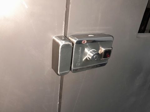 Thi công bộ khóa cổng vân tay HPS- SLPRO cho khu trọ anh Trung quận 7