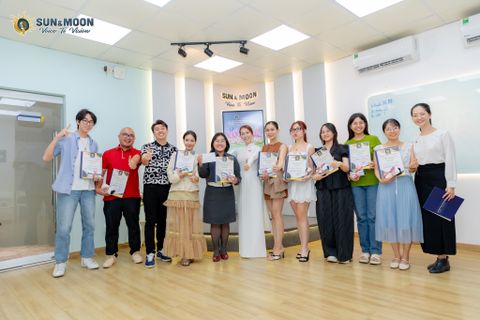 TỐT NGHIỆP KHÓA HỌC SPEAK TO SHINE – TỎA SÁNG PHIÊN BẢN TỰ TIN NHẤT CỦA BẠN!