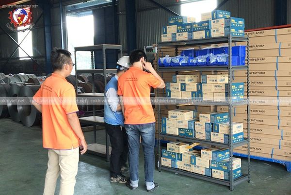 Quy trình kiểm định kệ sắt đảm bảo chất lượng