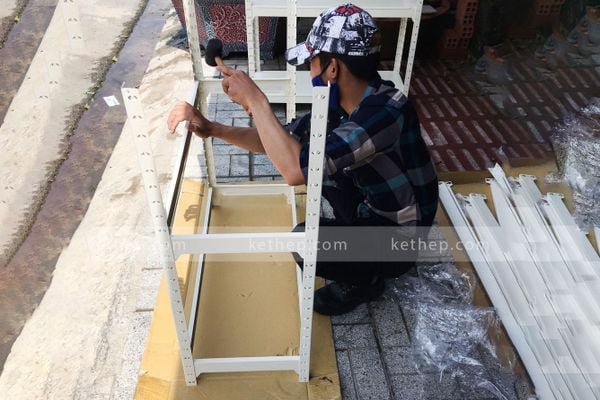 Phản hồi của khách hàng về kệ sắt lắp ráp chứa hàng trong gia đình