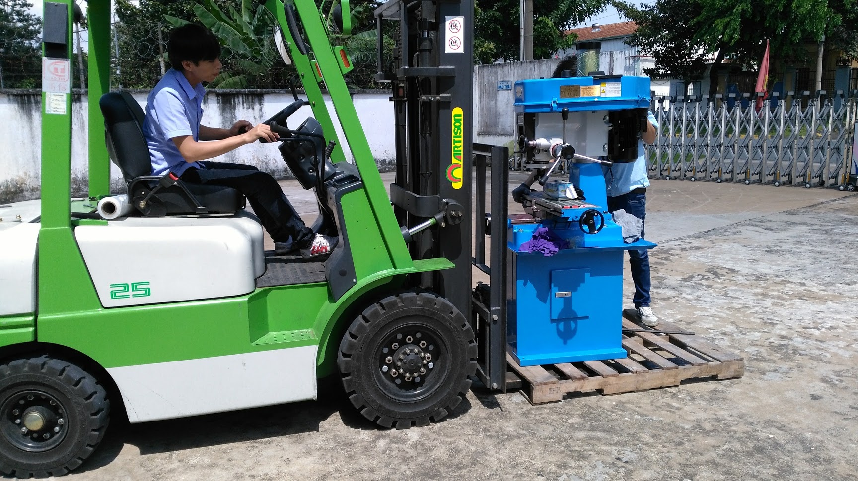 Vận chuyển máy khoan phay ZX7032