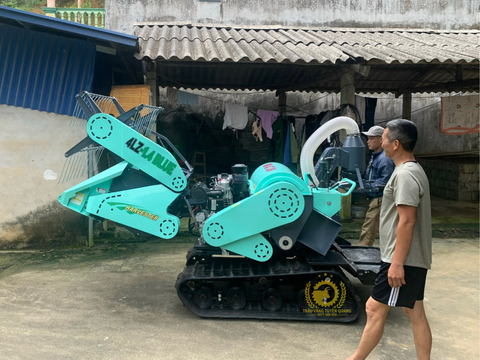 Máy gặt 1.4 Blue gặt ngay tại ruộng cho bà con