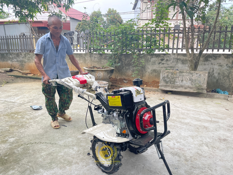 Giao máy xới đất Trâu Vàng tại Phú Thọ cho khách hàng.
