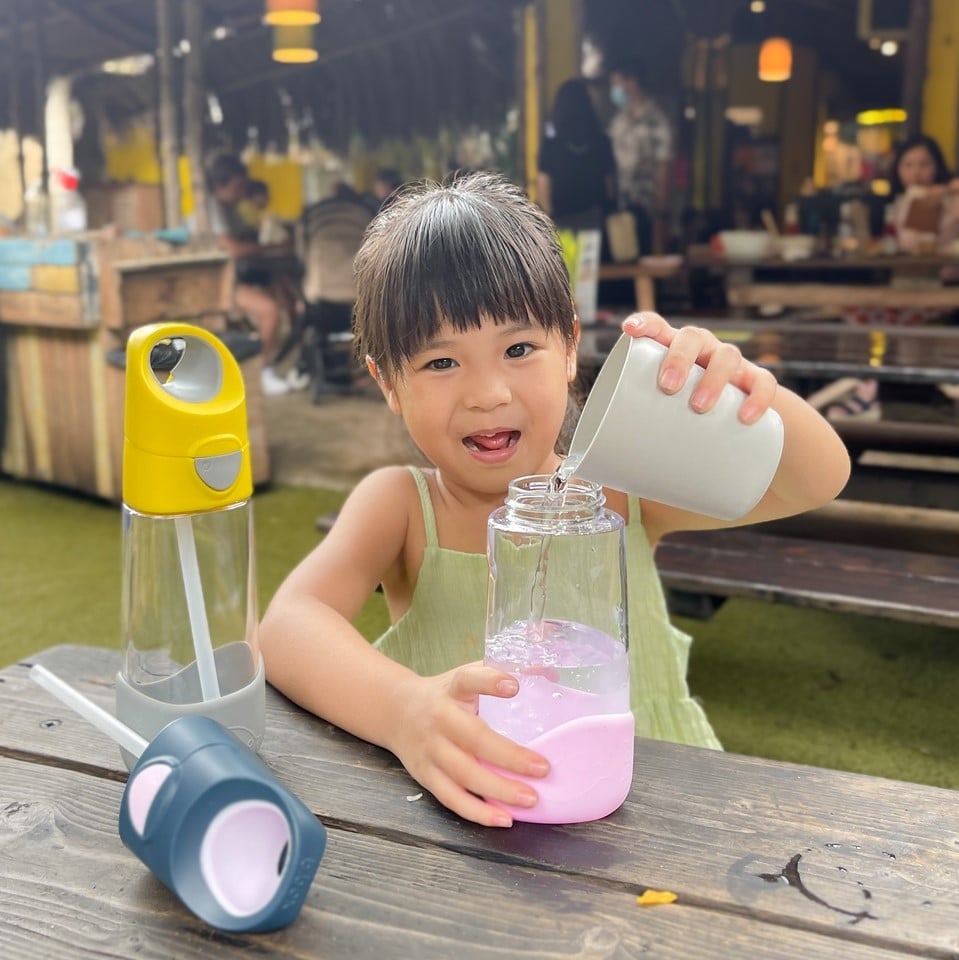 TRẺ EM UỐNG LƯỢNG NƯỚC TRONG NGÀY BAO NHIÊU LÀ ĐỦ ?