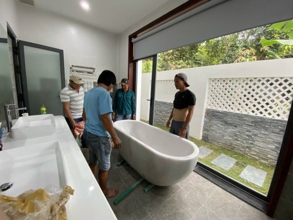 Sản Phẩm Bồn Tắm Đá Sau Khi Hoàn Thiện Và Lắp Đặt Cho Khách