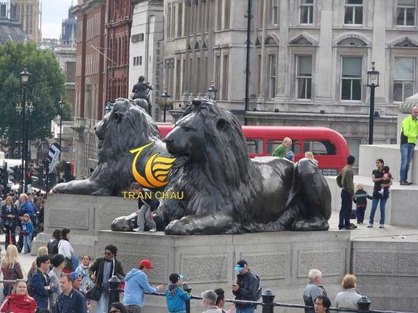 Tượng Sư Tử Màu Đen Đẹp Tại London, Anh