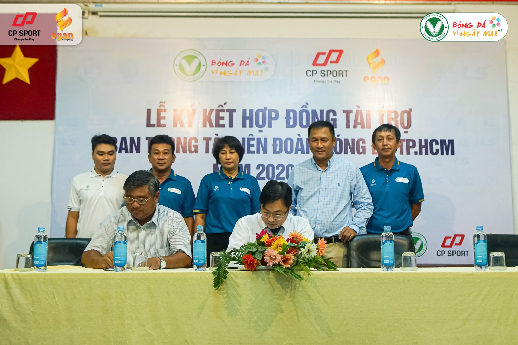 Trọng tài TP.HCM được ‘tiếp lửa’ trang phục hơn 200 triệu đồng