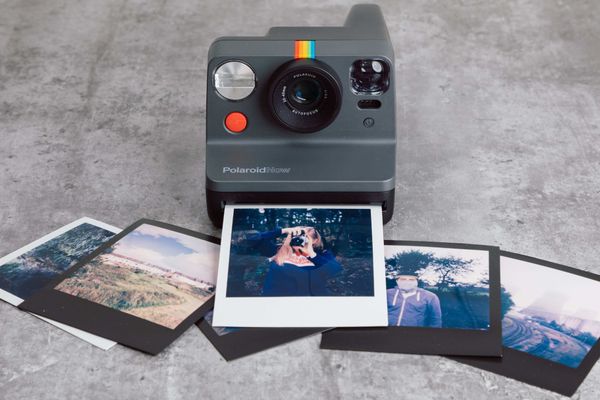 Tìm hiểu về máy chụp ảnh lấy liền (Instant Camera) và phim lấy liền (Instant Film)