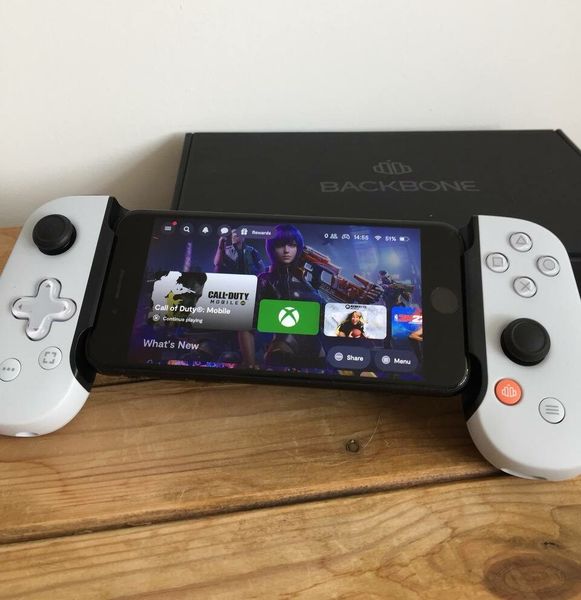 Backbone One - PlayStation Edition: Tay cầm chơi game PS5 xịn dành cho iPhone