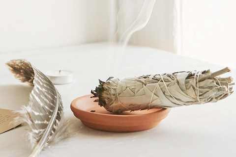 SAGE SMUDGE - HUN XÔNG, THANH TẨY VỚI XÔ THƠM LÀ NHƯ THẾ NÀO?