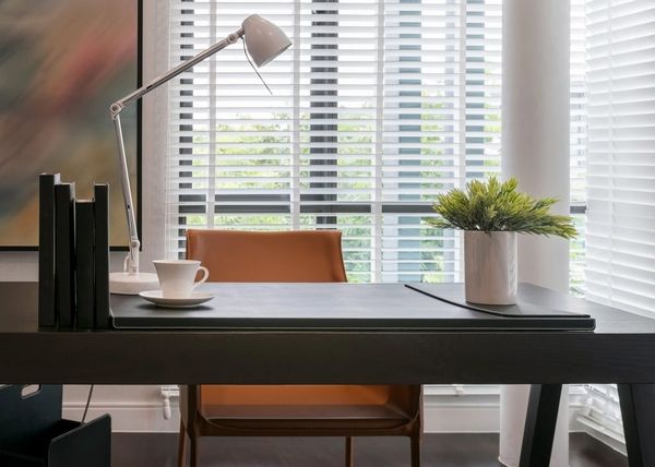 Cải thiện hiệu suất làm việc với đèn để bàn làm việc tốt cho mắt