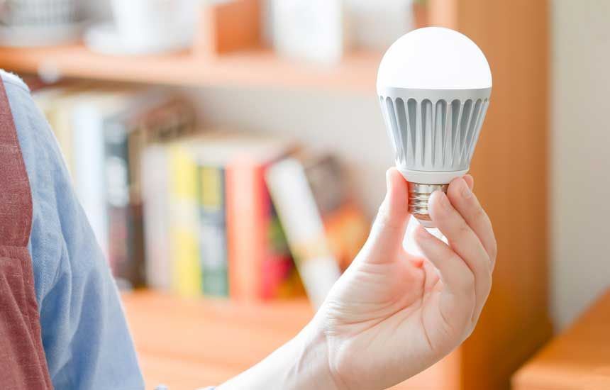 Làm thế nào để thay đổi từ bóng đèn sợi đốt sang bóng đèn LED downlight?