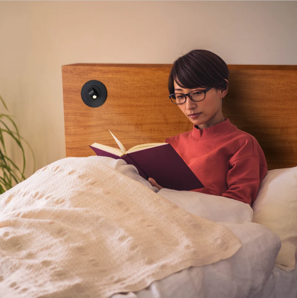 Nếu thường đọc sách trên giường, nên sử dụng đèn nào là tốt nhất cho bạn?