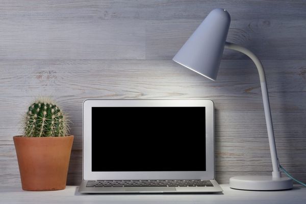 Giới thiệu và đề xuất mẫu đèn LED để bàn phù hợp cho phòng học