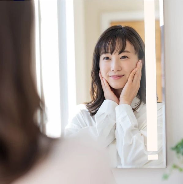 Giải thích lợi ích và cách lựa chọn 4 gương trang điểm có đèn LED khuyên dùng.