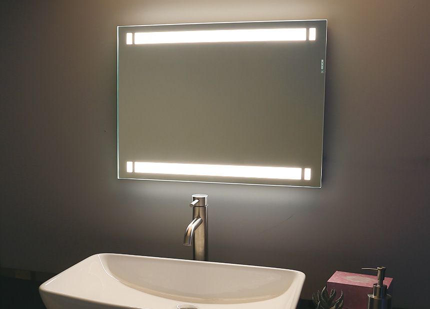 Gương đèn LED giúp bạn dễ dàng phối trang phục