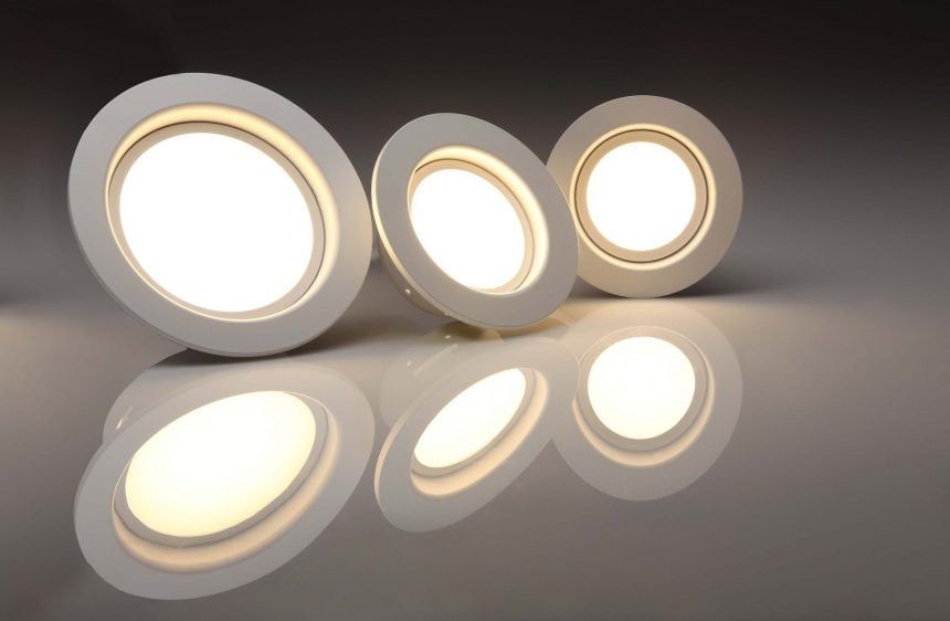 Một không gian thoáng mát tại sảnh nhà bằng đèn Downlight bạn thấy sao?