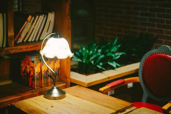 Đèn đứng nội thất – Tạo nên không gian độc đáo và sang trọng