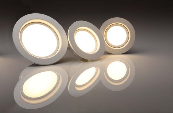 Đèn LED  downlight có thể lắp đặt trên trần nhà dốc không