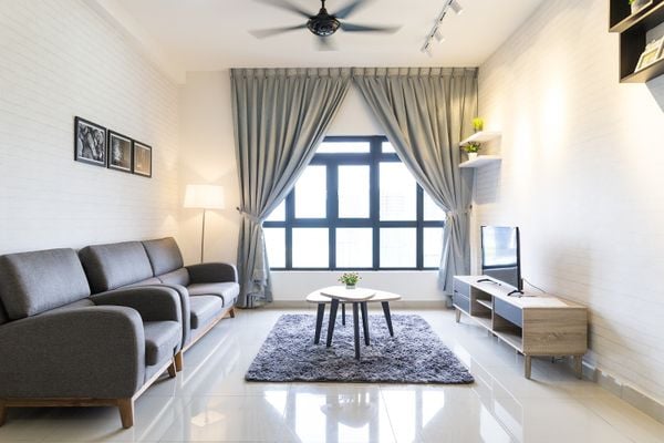 Đặt một chiếc đèn đứng nội thất trong phòng để không gian thời thượng hơn - Ưu nhược điểm