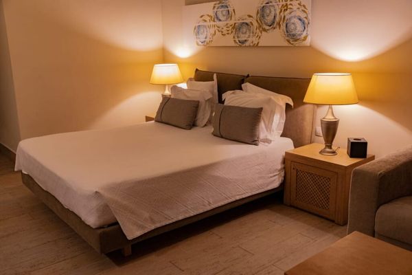 Cách chọn đèn LED để bàn chiếu sáng cho phòng ngủ tạo một giấc ngủ ngon