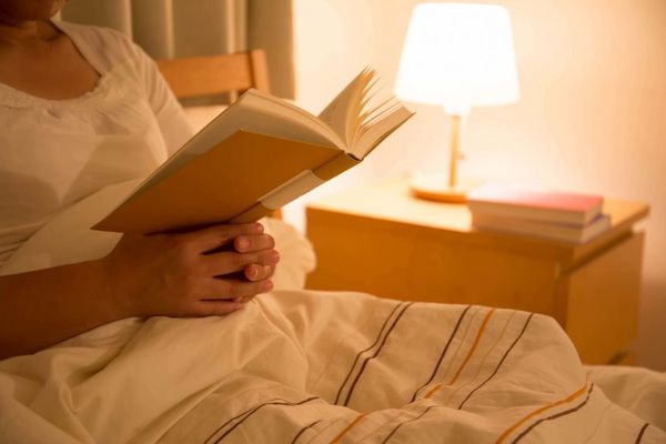 Hãy biến phòng ngủ của bạn thành một không gian đọc sách thoải mái!