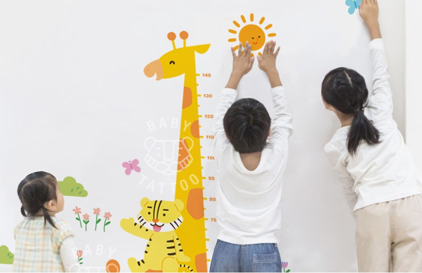 Miếng Dán Tường Đo Chiều Cao: Kết Hợp Đồ Trang Trí và Công Dụng Đo Lường