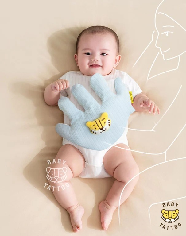 So Sánh Gối Chườm Hình Tay Với Các Loại Gối Truyền Thống Cho Bé: Mẹ Nên Chọn Gối Nào?