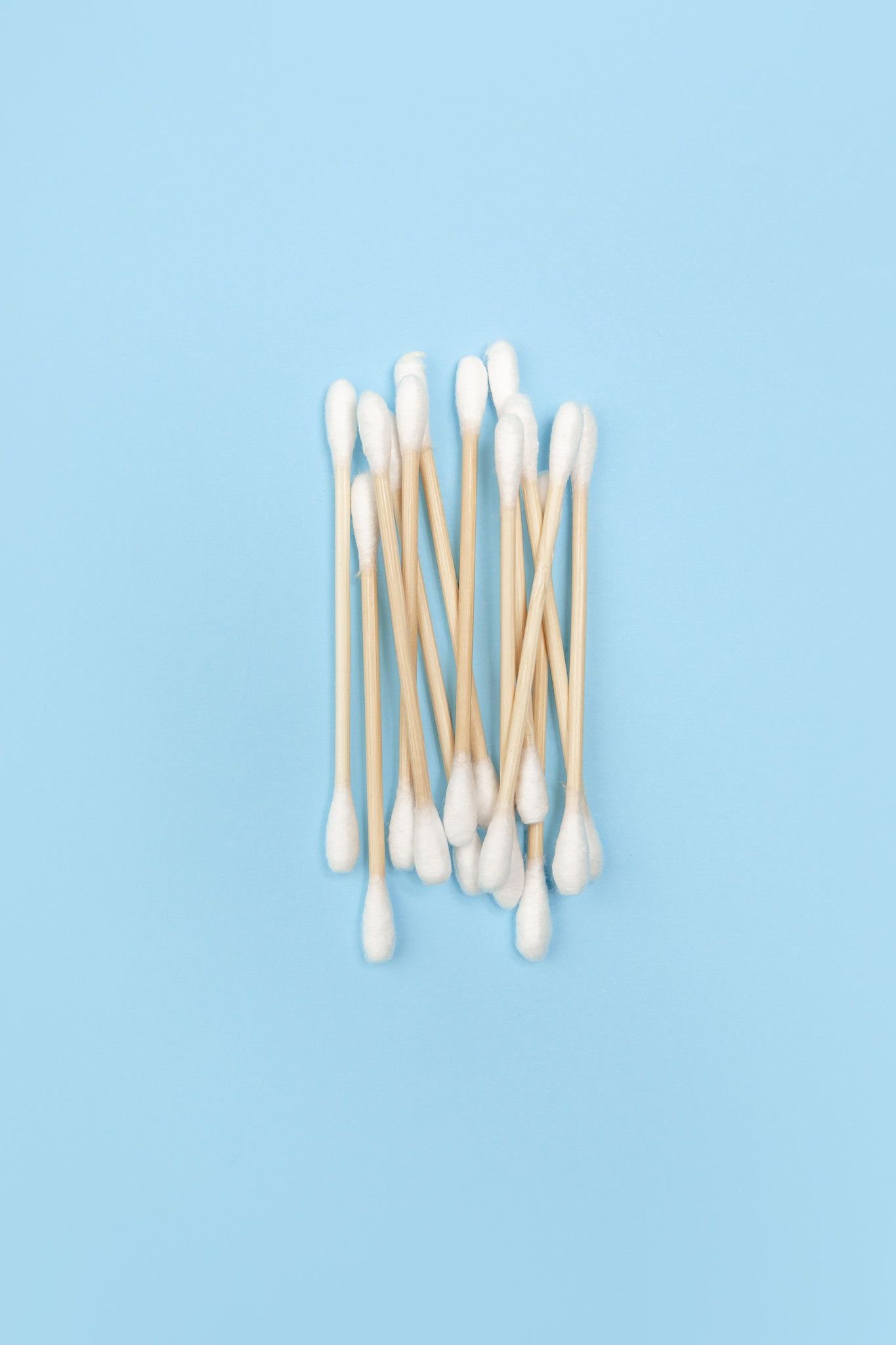 Đồ Dùng Cần Thiết Cho Trẻ Sơ Sinh: Sử Dụng Tăm Bông Đúng Cách Trong Vệ Sinh Cho Trẻ Nhỏ