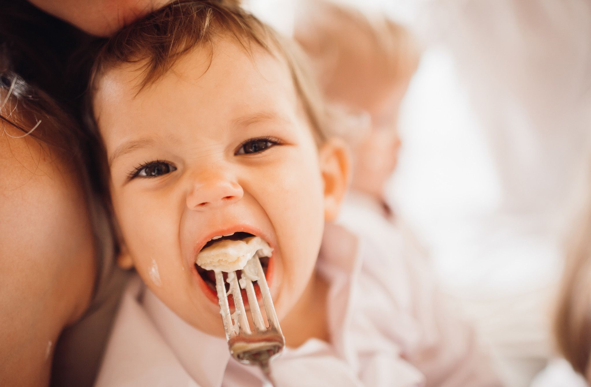Đồ Dùng Cần Thiết Cho Trẻ Sơ Sinh Trong Hành Trình Ăn Dặm - Đút Bé ăn