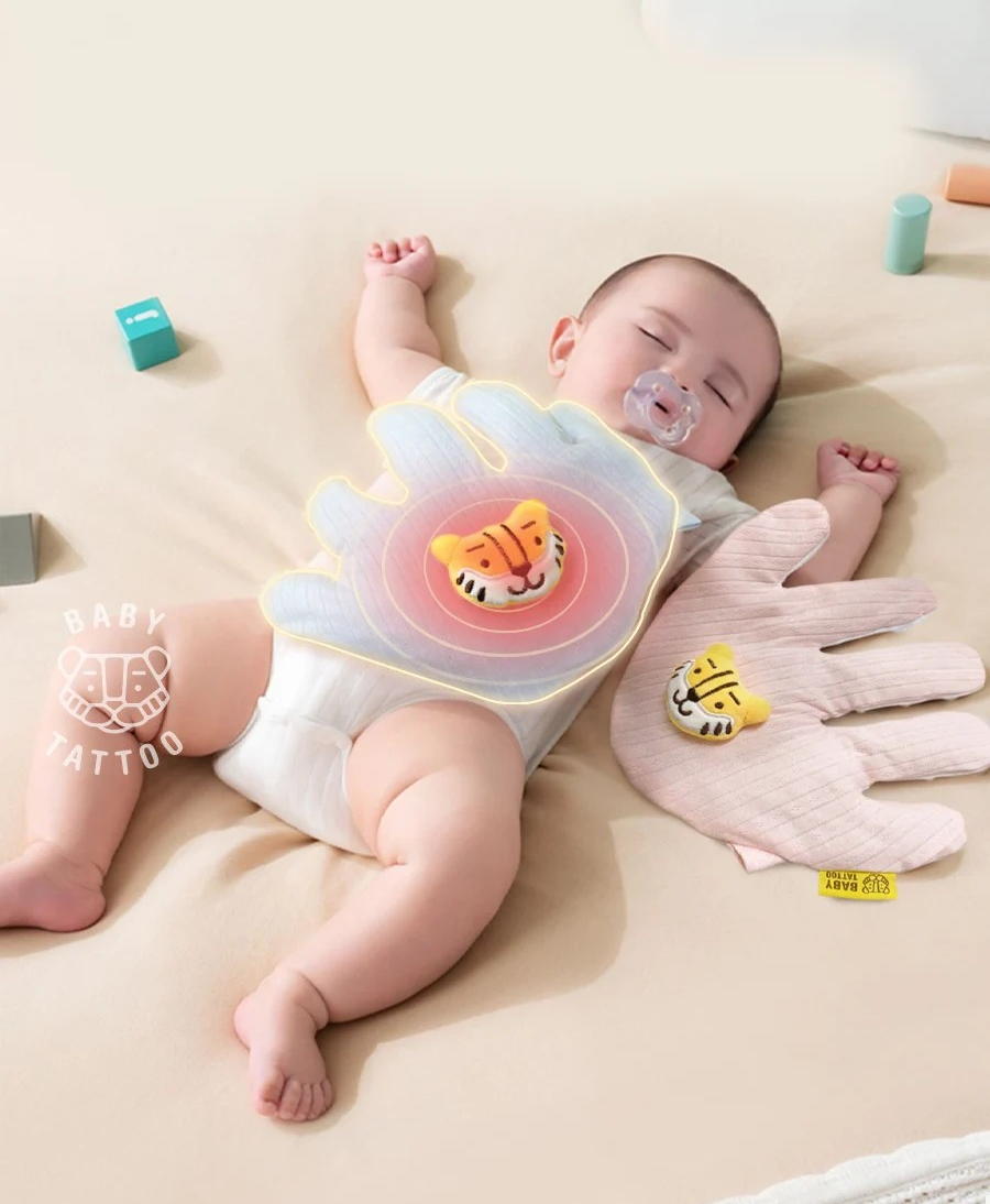 So Sánh Gối Chườm Hình Tay Với Các Loại Gối Truyền Thống Cho Bé: Mẹ Nên Chọn Gối Nào?