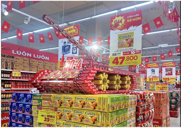 Thỏi bạc in hình 50 năm thống nhất đất nước được khách hàng đặt mua.