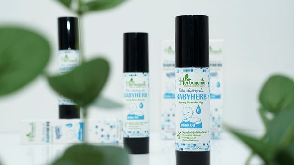 Dầu dưỡng da babyherb - An toàn cho làn da của bé