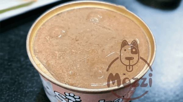 Pate cho mèo đã mở hộp