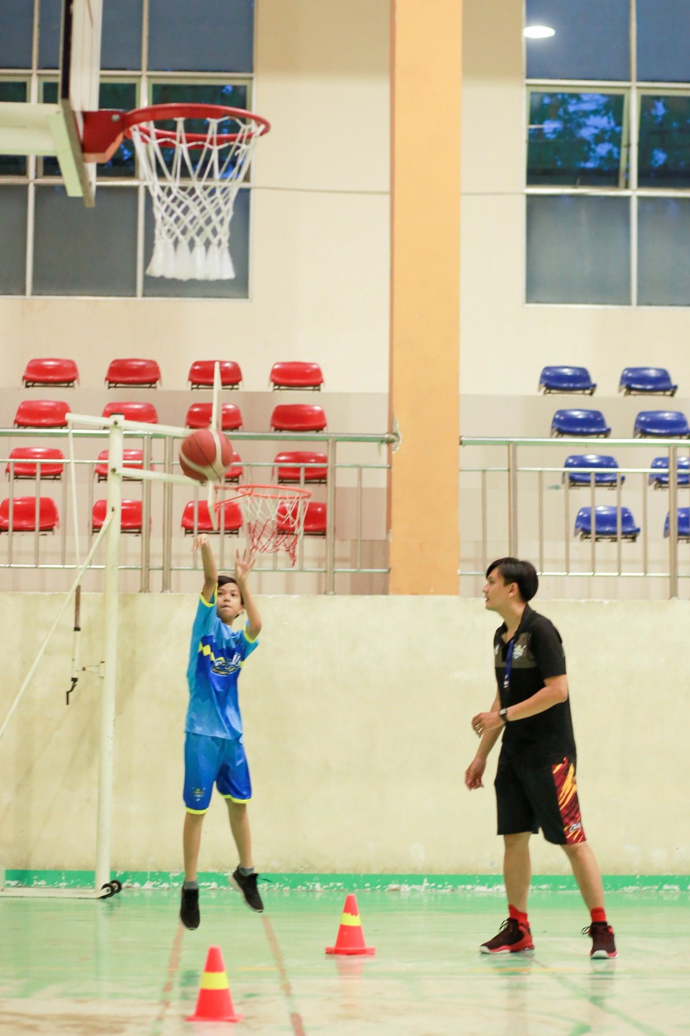 học bóng rổ trẻ em tại nhà ở tphcm