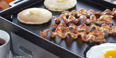 Tận Hưởng Bữa Sáng Cuối Tuần Đậm Chất Diner Tại Nhà Với Bếp Nướng Điện Hamilton Beach® Professional Cast Iron