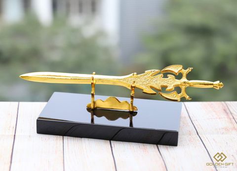 Bộ đao kiếm mạ vàng được chế tác tặng riêng game thủ