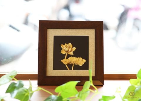 Tranh hoa sen mạ vàng - Quà tặng mang đậm bản sắc Việt