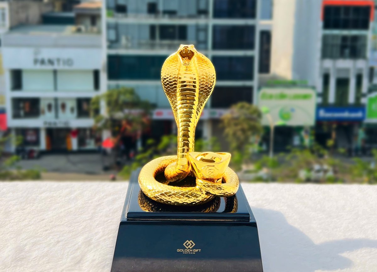 Tượng rắn mạ vàng, Ấn rắn vàng quyền uy, tượng Ấn rắn quyền uy