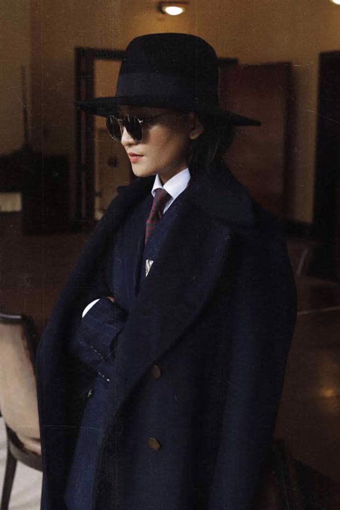 MAKE UP ARTIST NHẬT SUNNY TRONG TRANG PHỤC CỦA KIM BESPOKE