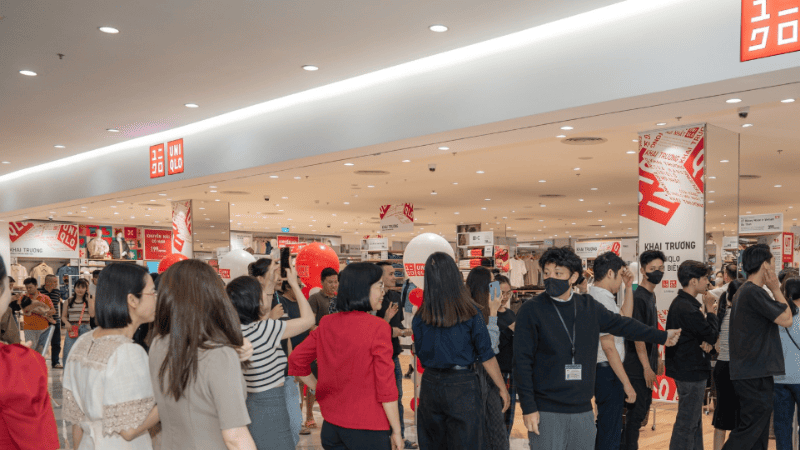 Cửa hàng áo thun thời trang nam Uniqlo