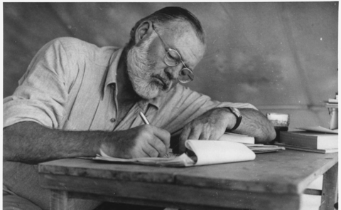 5 Tác Giả nổi tiếng và những nghi thức viết lách kỳ lạ của họ