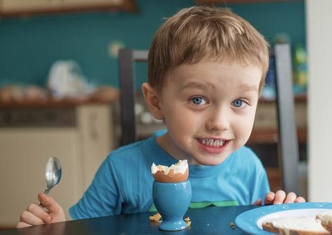 Một số lưu ý khi cho trẻ ăn trứng gà