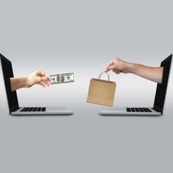 Những Tiêu Cực Và Tích Cực Từ Mua Hàng Onlyne
