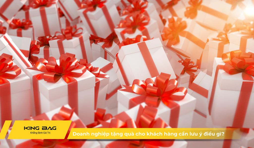 Doanh nghiệp tặng quà cho khách hàng cần lưu ý điều gì?