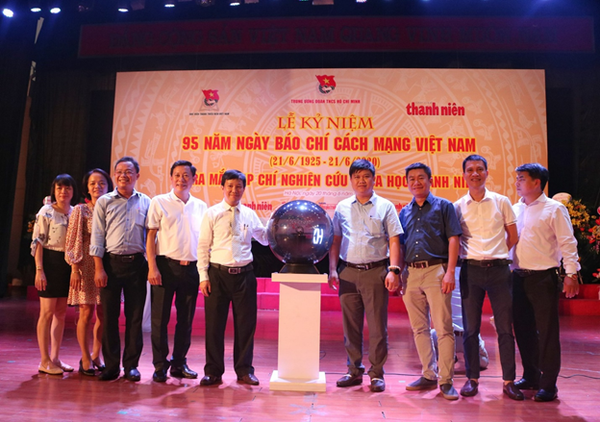 Lễ ra mắt Tạp chí nghiên cứu khoa học thanh niên