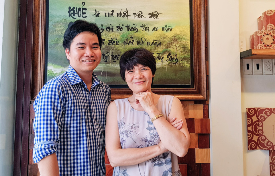 Tiến sĩ Dược sĩ Võ Thanh Hoá cùng chị Làn Lê